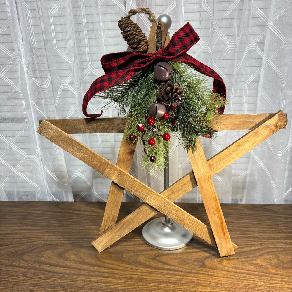 NWT HOBBY LOBBY Rustic Holiday Star with Red Accents 21”x21” berry hurt/storage